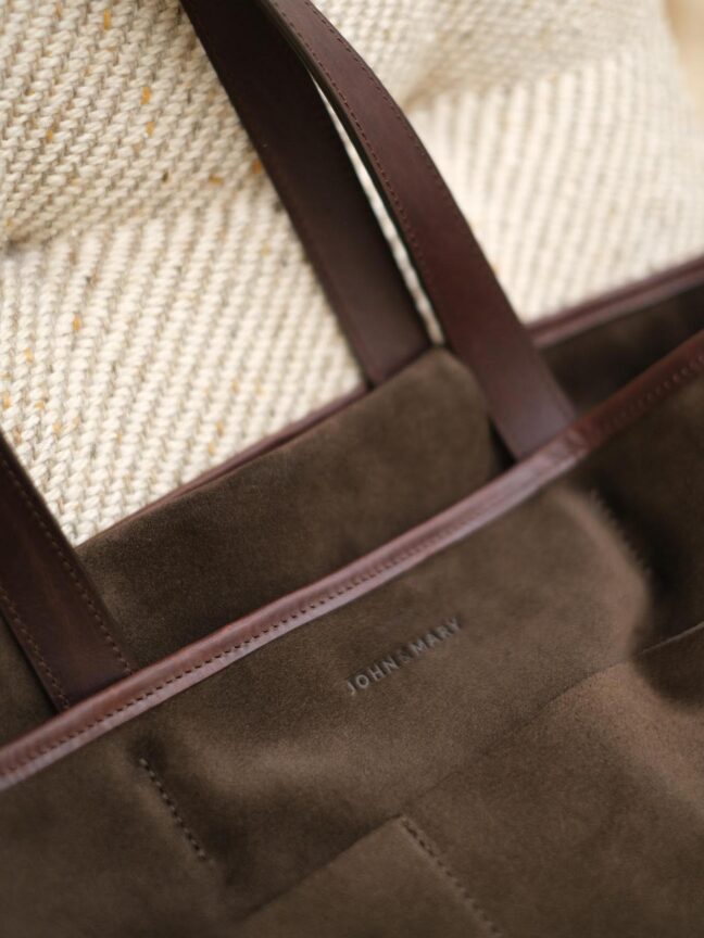 JOHN AND MARY - LEZAMA gorzka czekolada torba zamszowa 12