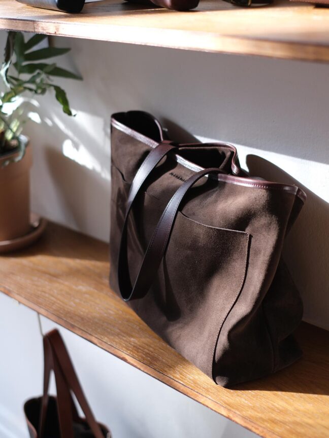 JOHN AND MARY - LEZAMA gorzka czekolada torba zamszowa 17